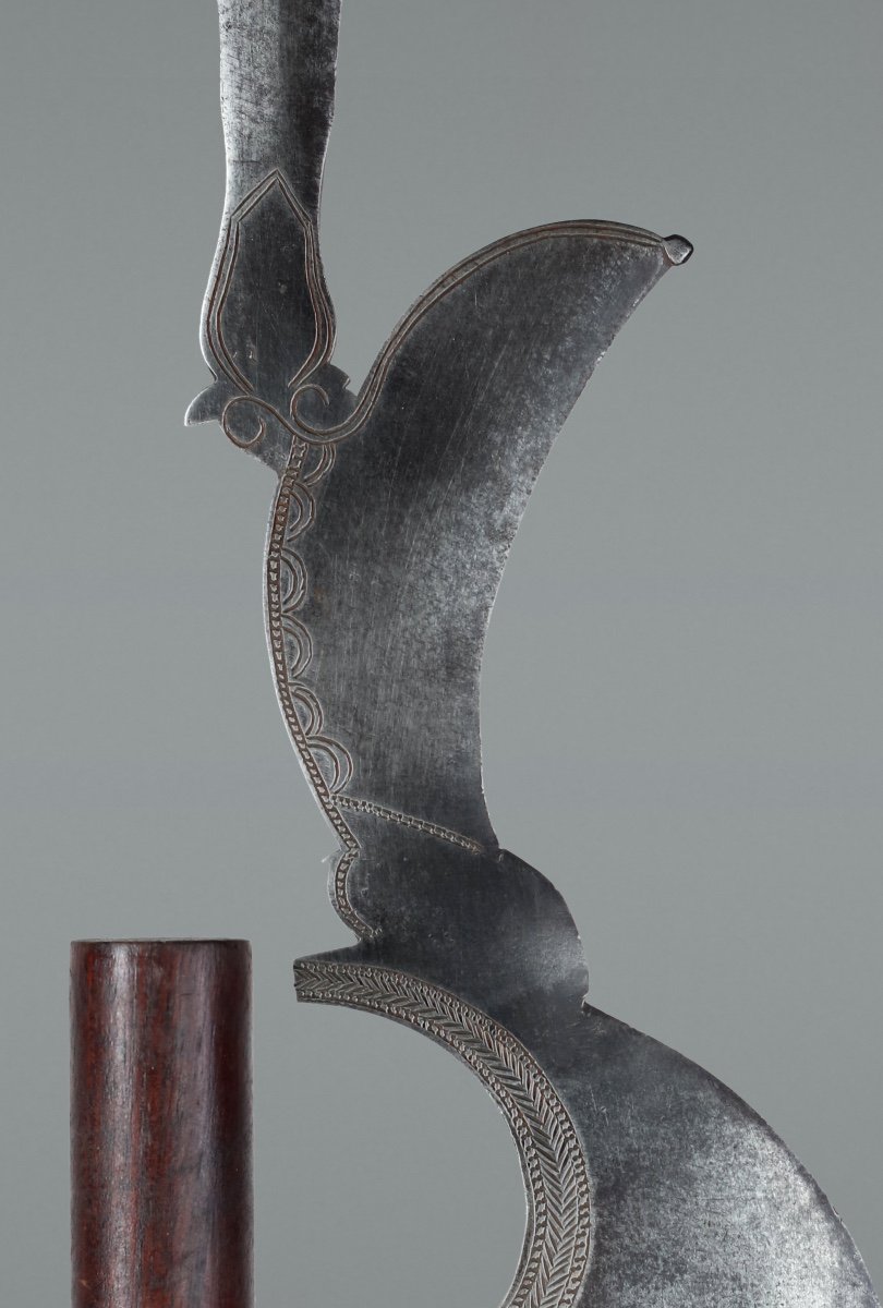 A Very Rare Axe From South India-photo-3