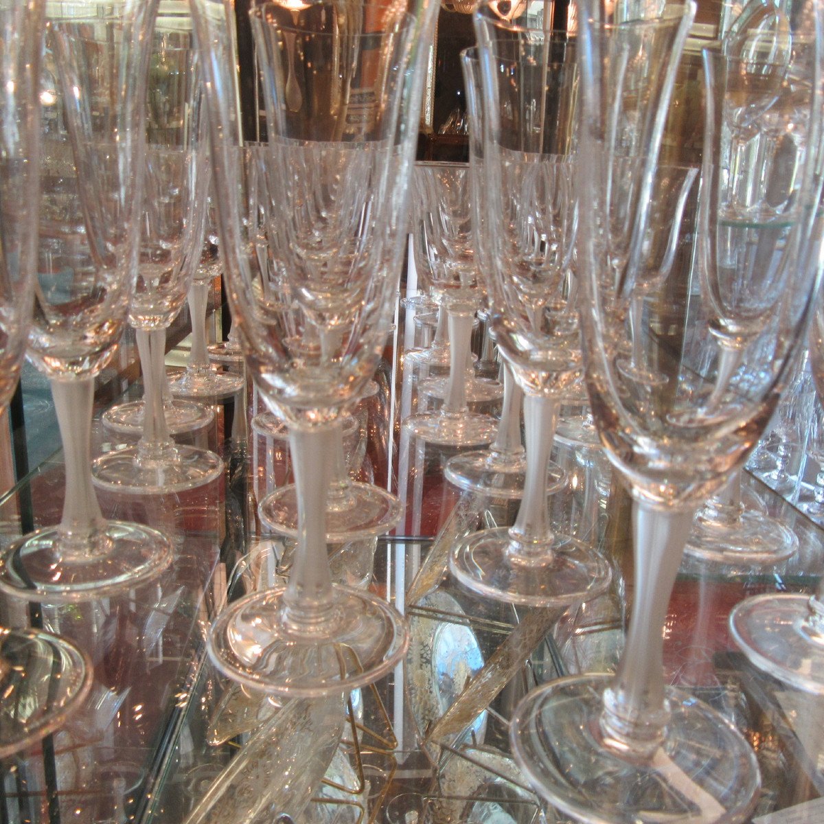 Lalique Service Of 30 Glasses Model Barsac - Flutes, Burgundy Glasses, Bordeaux Glasses-photo-2