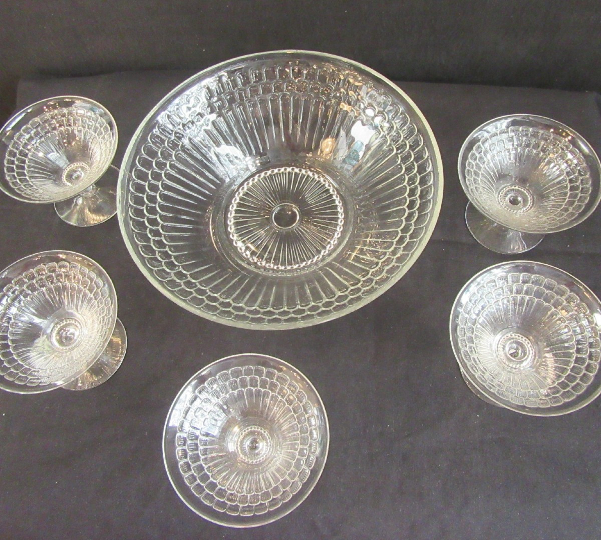 R. Lalique Crystal Ice Cream Or Fruit Salad Service