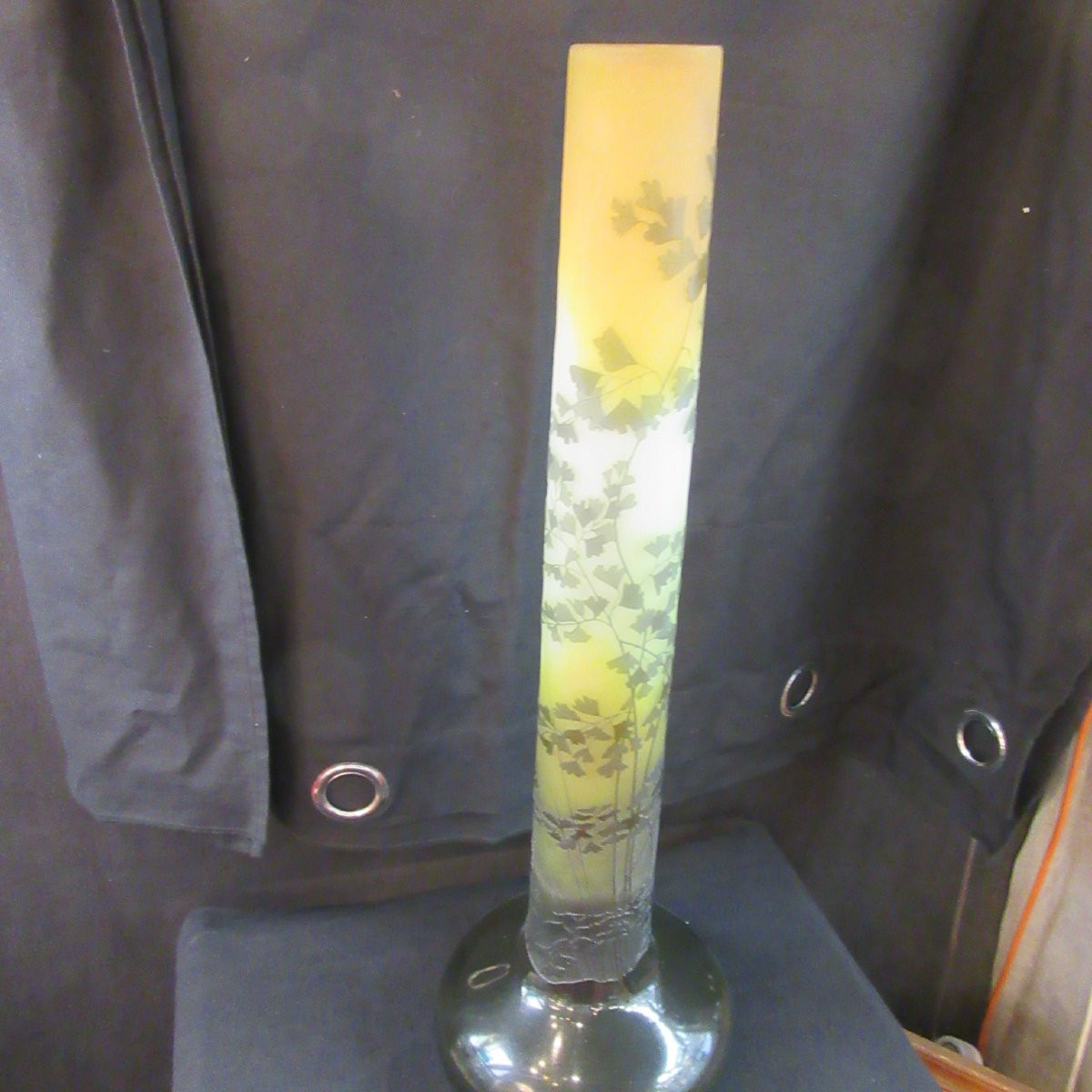 Gallé - Grand Vase forme Tube et décor dégagé à l'acide décor de feuilles de Ginko-photo-2
