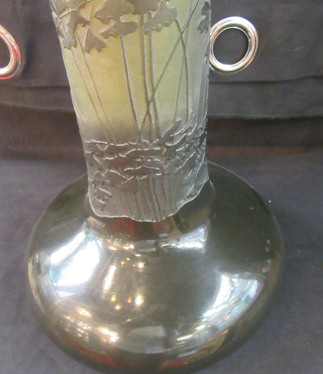Gallé - Grand Vase forme Tube et décor dégagé à l'acide décor de feuilles de Ginko-photo-4