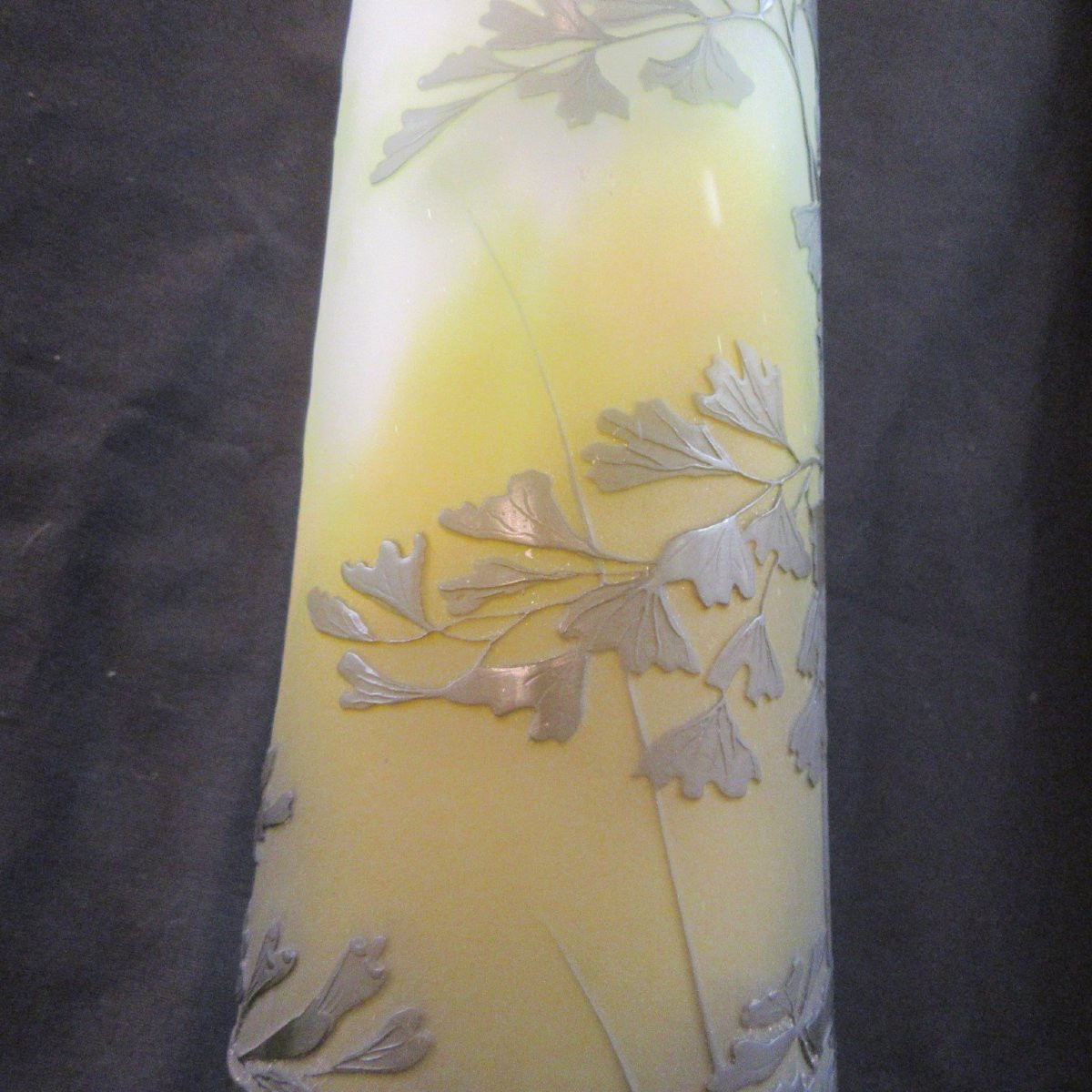 Gallé - Grand Vase forme Tube et décor dégagé à l'acide décor de feuilles de Ginko-photo-7