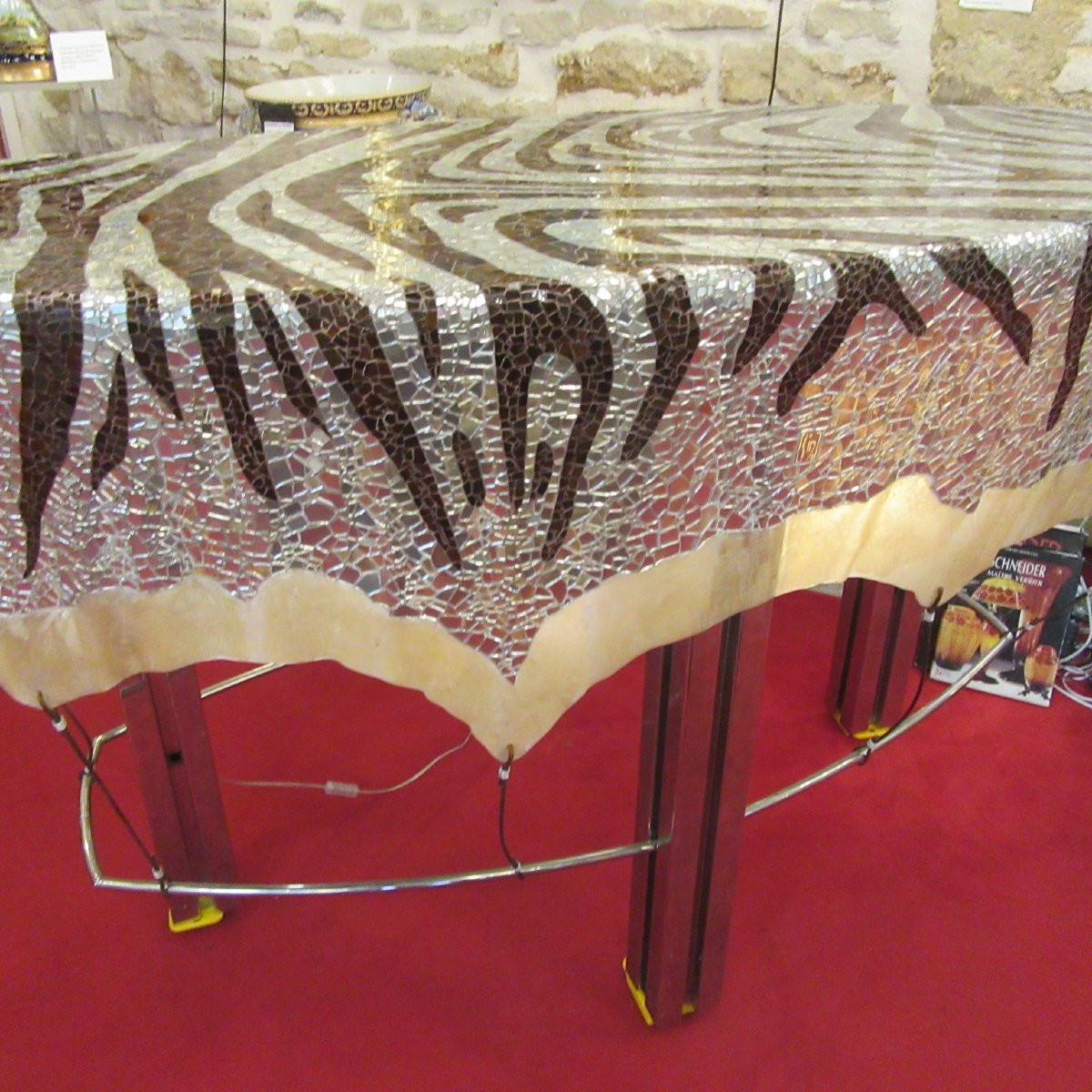 BAR ou Table haute.  Dessus en fibre de verre recouvert d'une céramique en verre miroir-photo-2