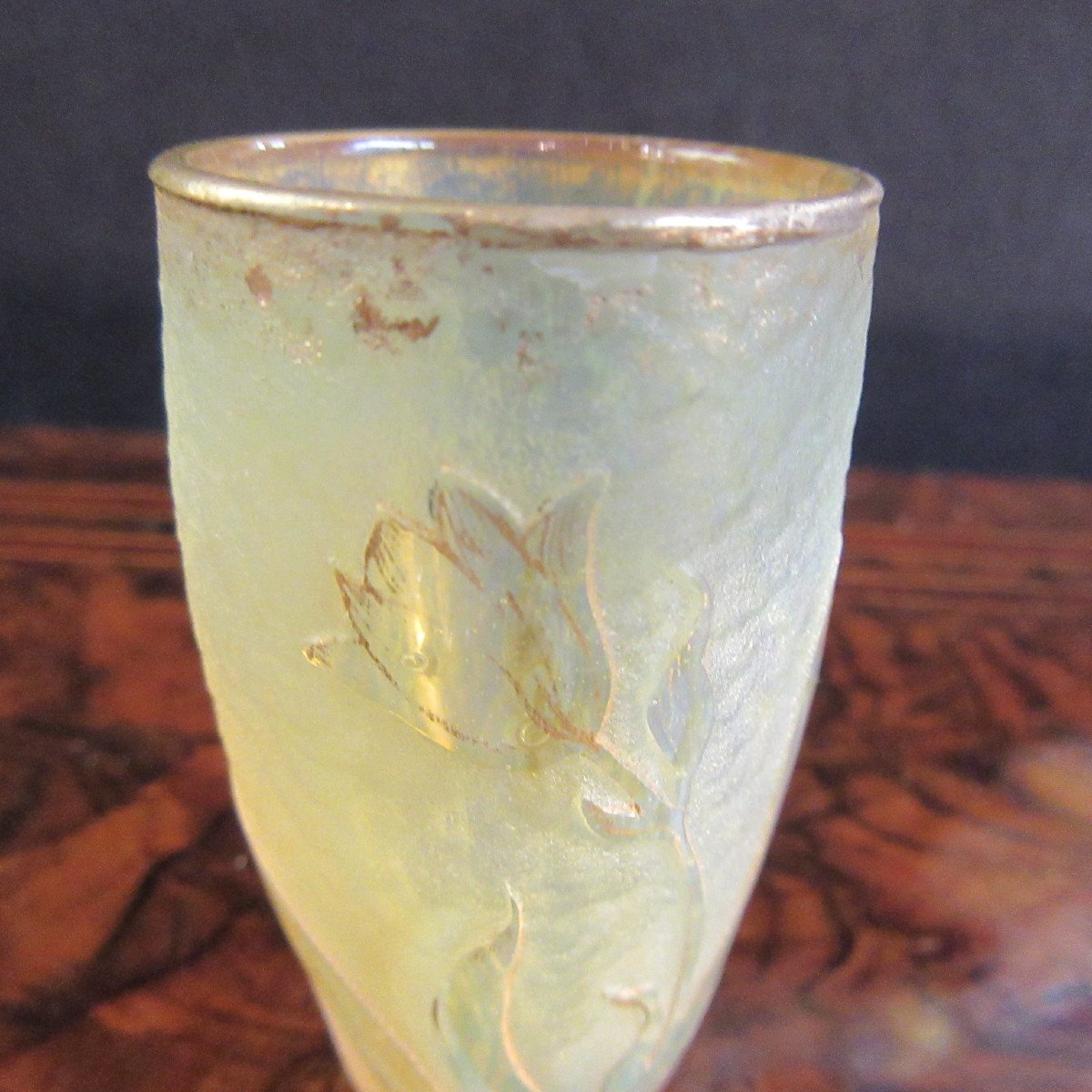 Daum Vase miniature Hauteur 5,8cm décor dégagé à l'acide et rehaut d'or-photo-2