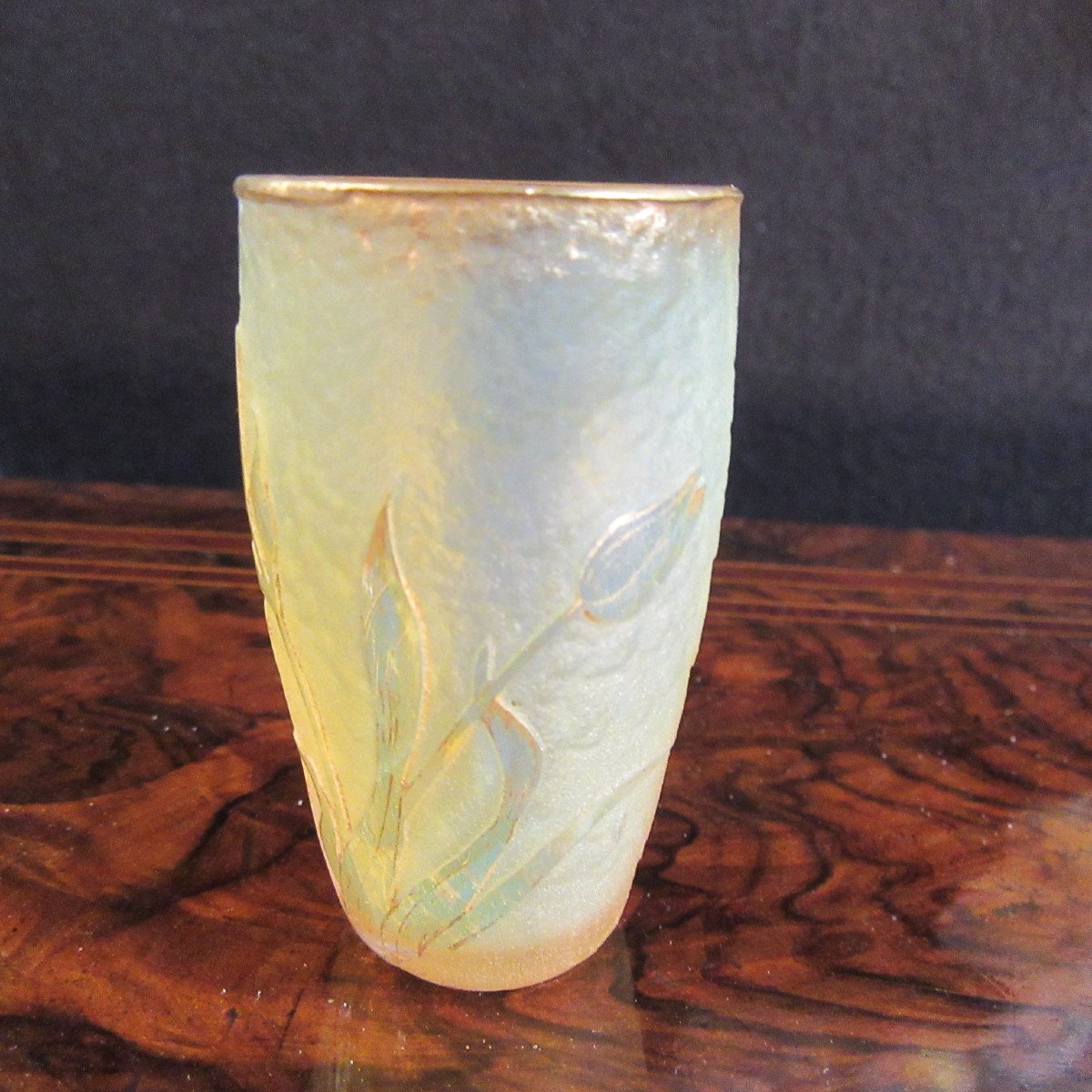 Daum Vase miniature Hauteur 5,8cm décor dégagé à l'acide et rehaut d'or-photo-3