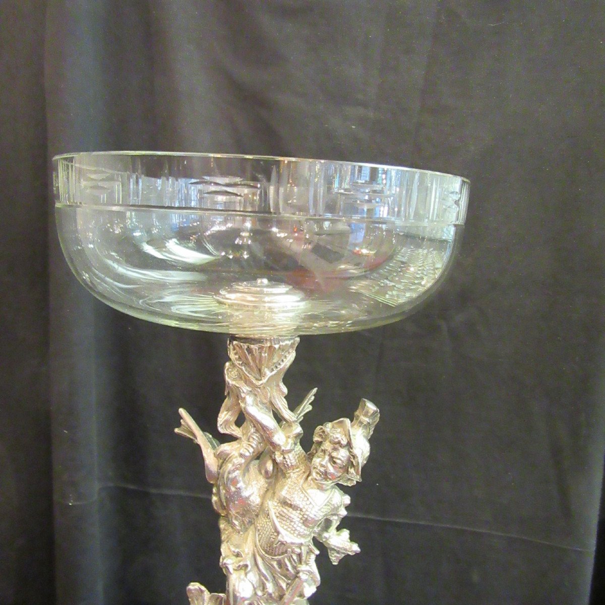 Centre De Table Avec Coupe En Cristal Et Pied Sculpté En Métal Argenté-photo-2