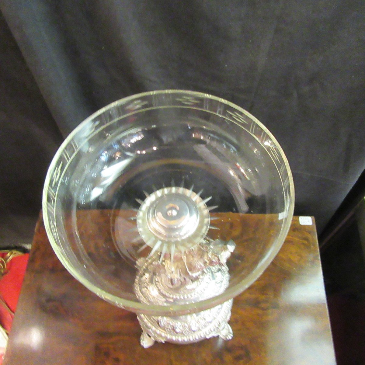 Centre De Table Avec Coupe En Cristal Et Pied Sculpté En Métal Argenté-photo-2