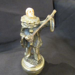 Mascotte Bronze Pierrot jouant de la Mandoline de C. Oleggini