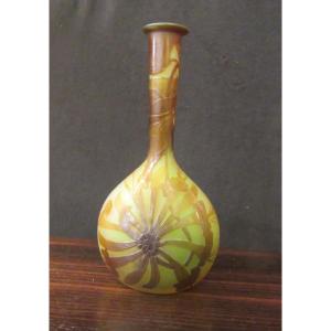 Gallé Vase en verre double couche dégagé à l'acide décor de chévrefeuille