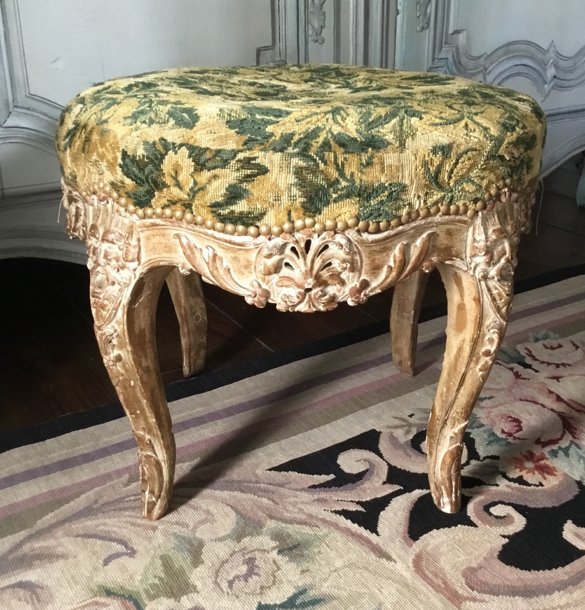 Proantic: Tabouret en bois sculpté .XIX eme siècle