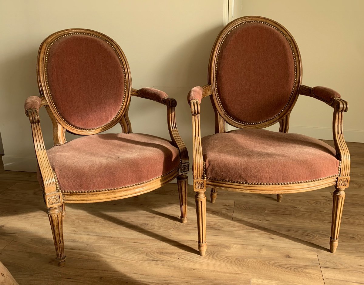  Paire De Fauteuils Cabriolet louis XVI.l’un estampillé Adrien pierre Dupain