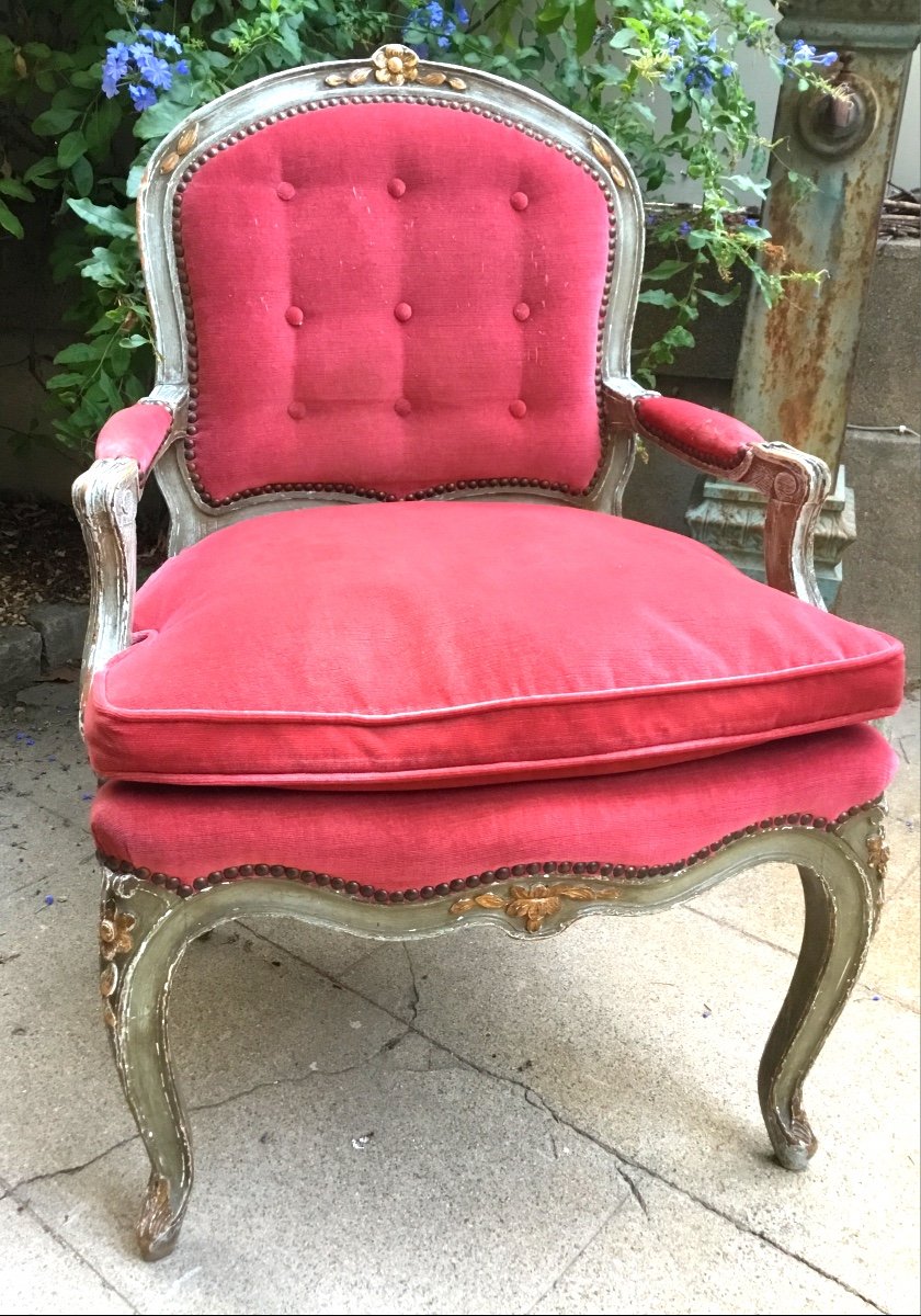 Fauteuil De Style Louis XV En Bois Mouluré Et Sculpté Laqué Gris Et Or à Décor De Fleur-photo-3