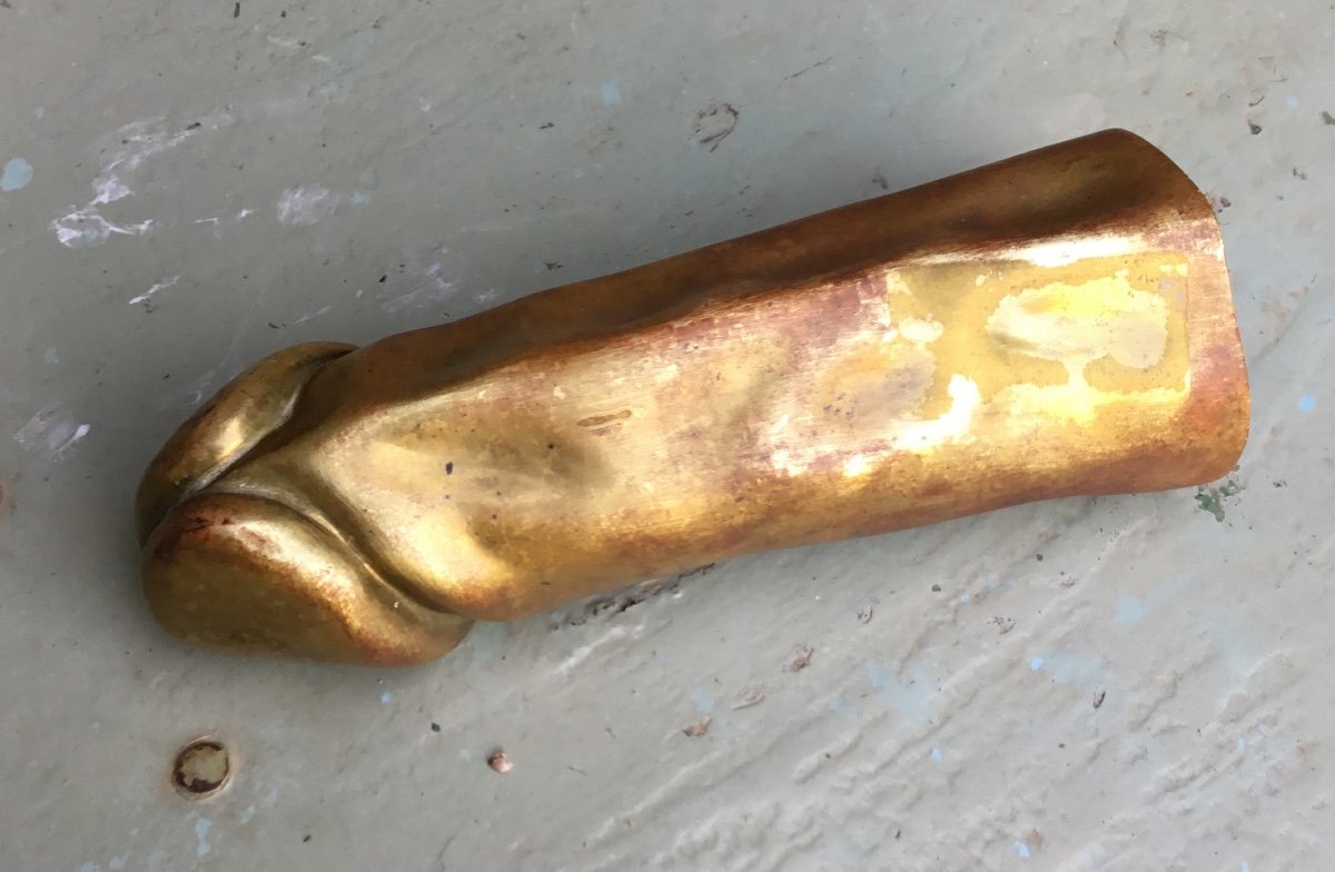 Important Phallus En Bronze à Patine Dorée -photo-3