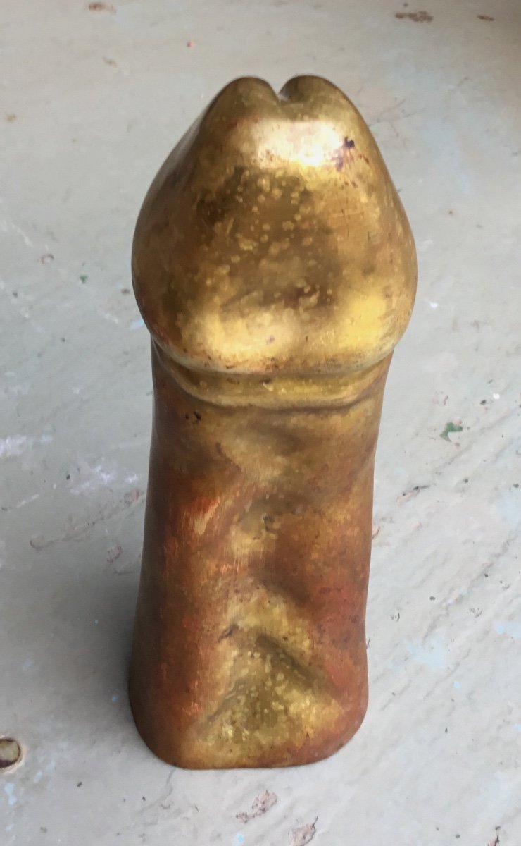 Important Phallus En Bronze à Patine Dorée 
