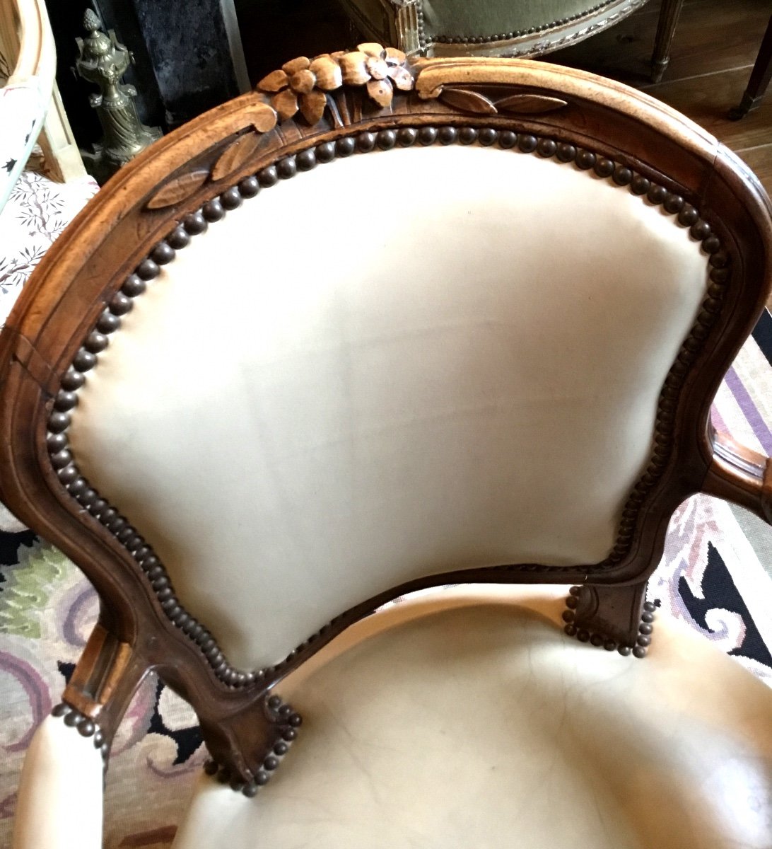 Louis XV Period Cabriolet Armchair In Carved Natural Wood -photo-3