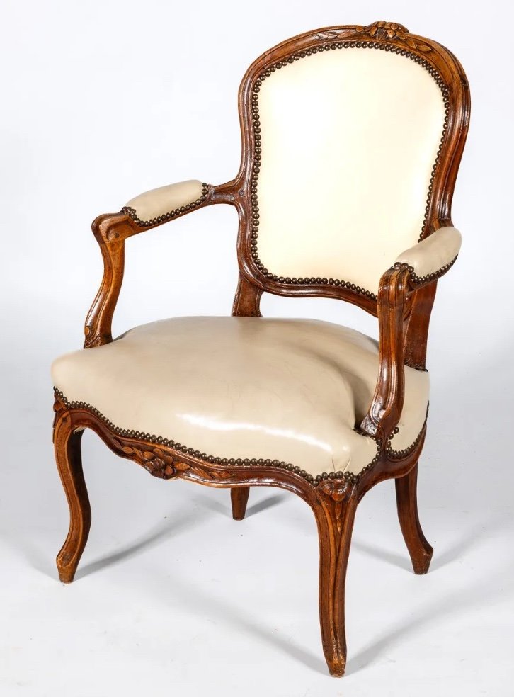 Louis XV Period Cabriolet Armchair In Carved Natural Wood 
