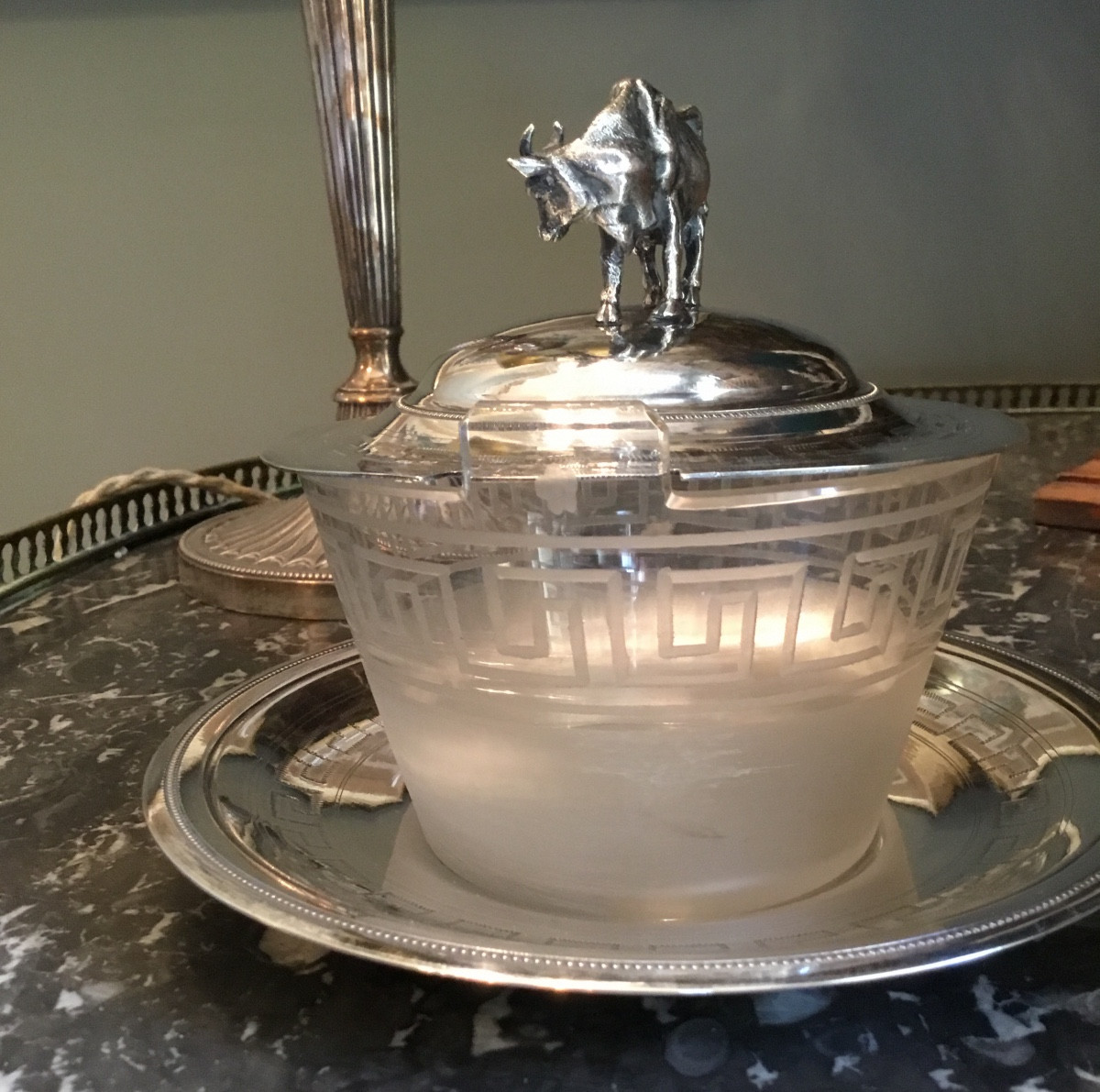 Covered Pot In Silver Metal And Glass With Frieze Pattern. The Fretel In The Shape Of A Cow.-photo-3