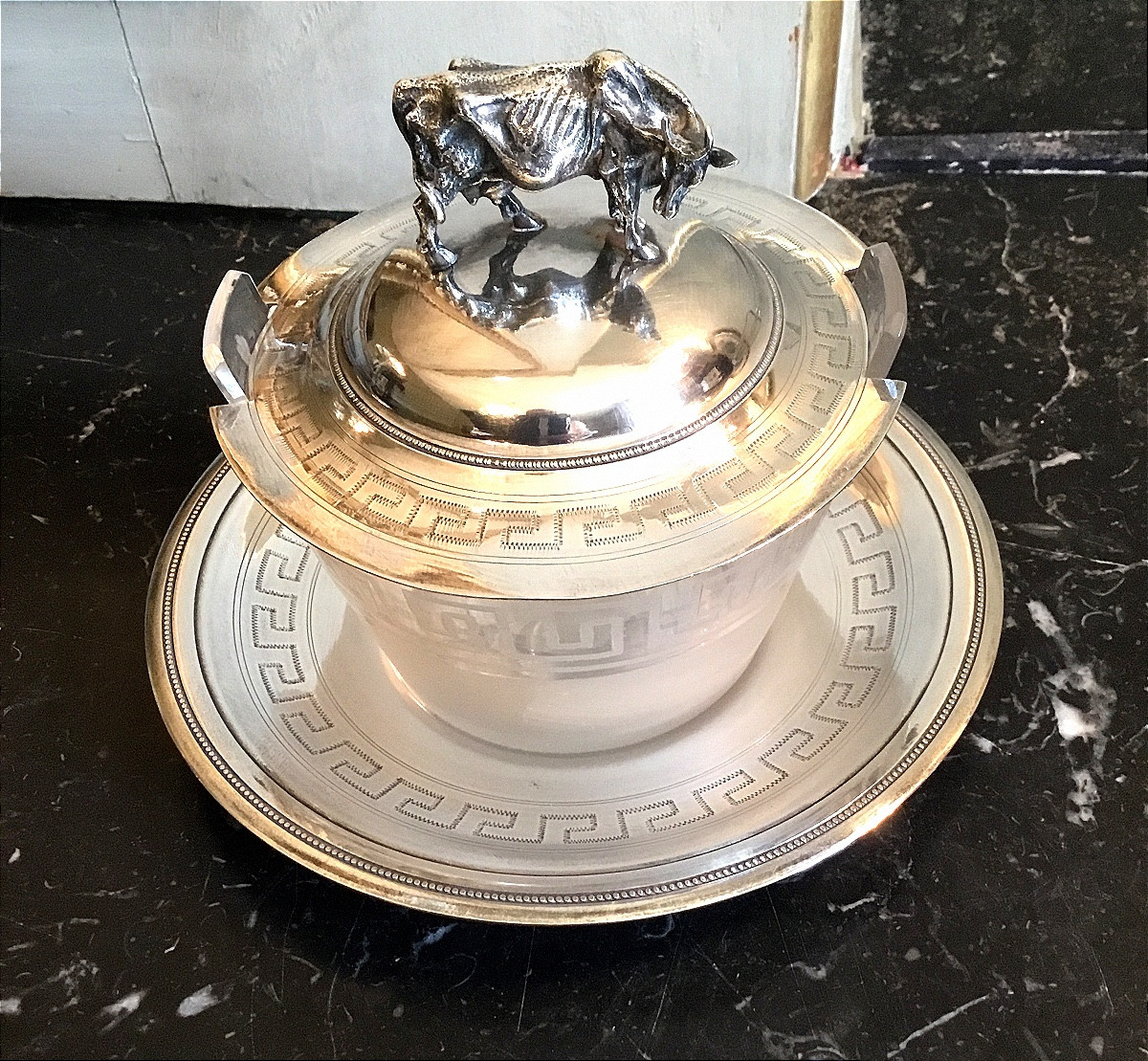 Covered Pot In Silver Metal And Glass With Frieze Pattern. The Fretel In The Shape Of A Cow.-photo-1