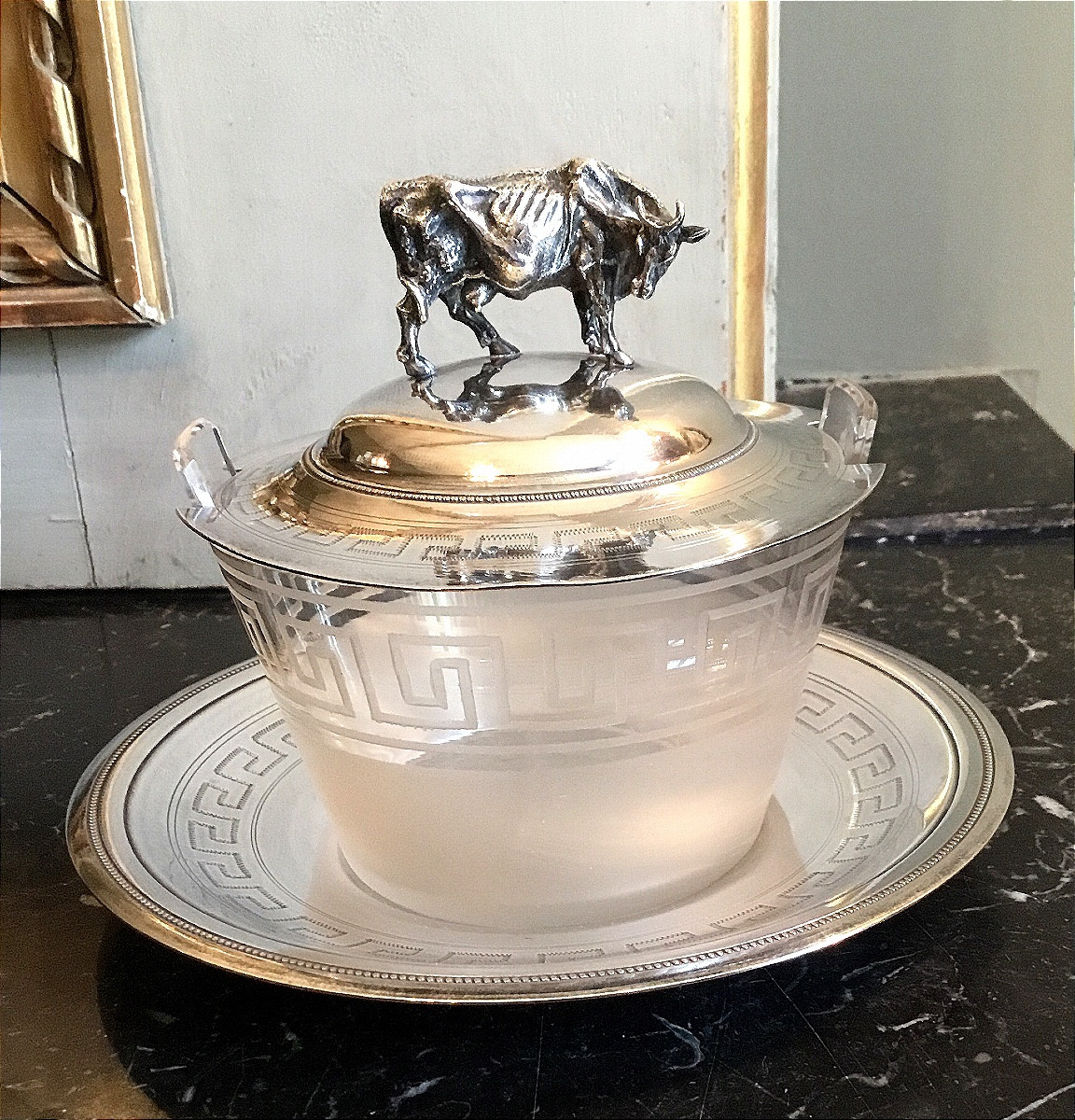 Covered Pot In Silver Metal And Glass With Frieze Pattern. The Fretel In The Shape Of A Cow.-photo-2