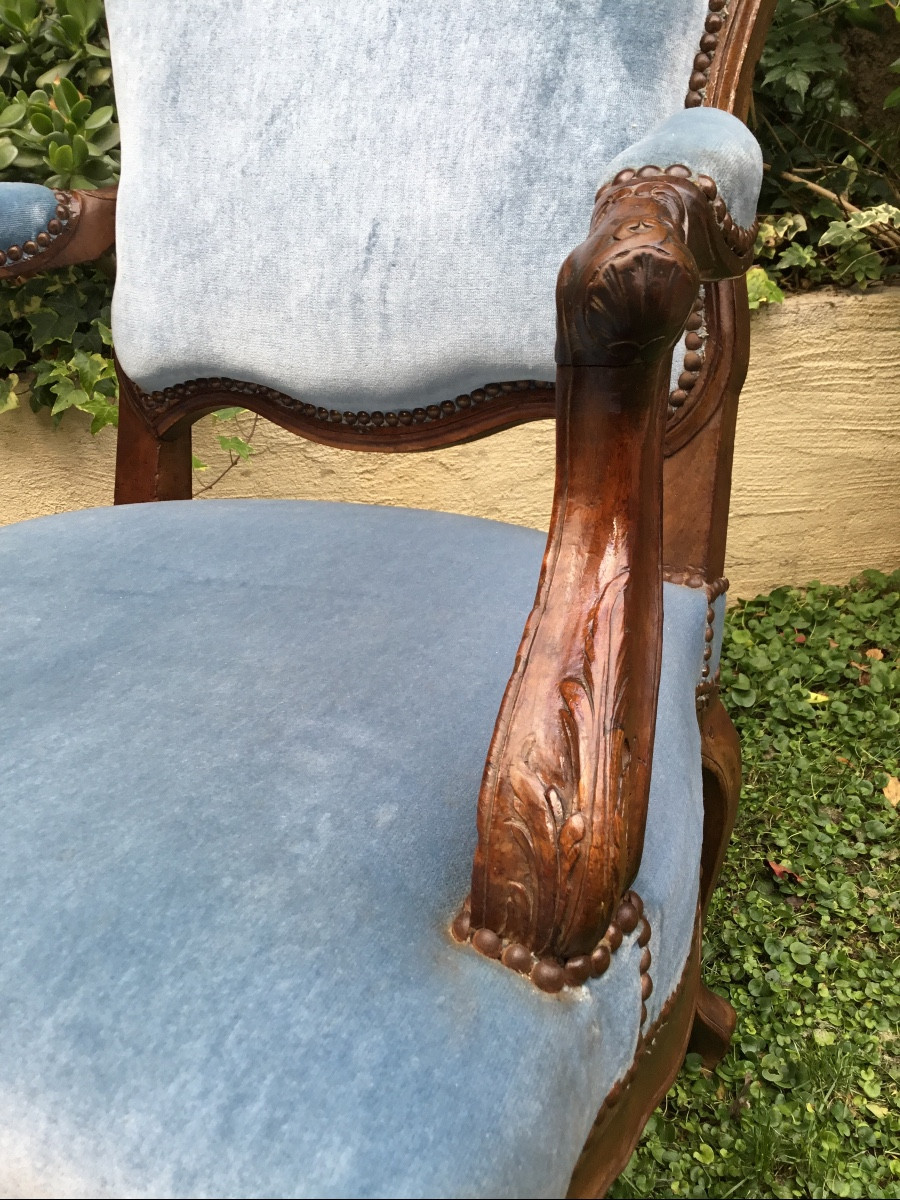 Epoque régence.fauteuil à dossier plat en bois fruitier mouluré et sculpté -photo-3