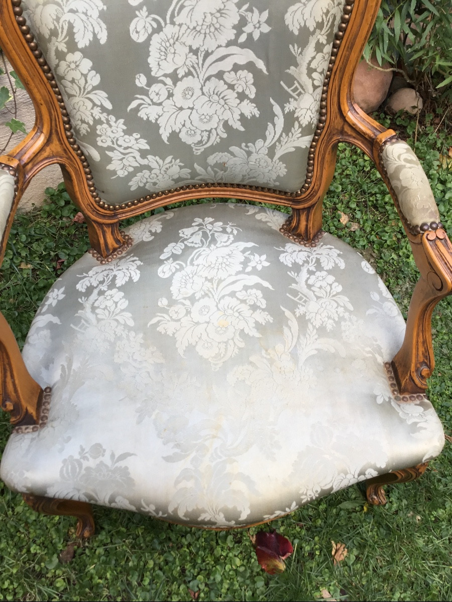 Paire de fauteuil cabriolets en hêtre mouluré et sculpté -photo-4