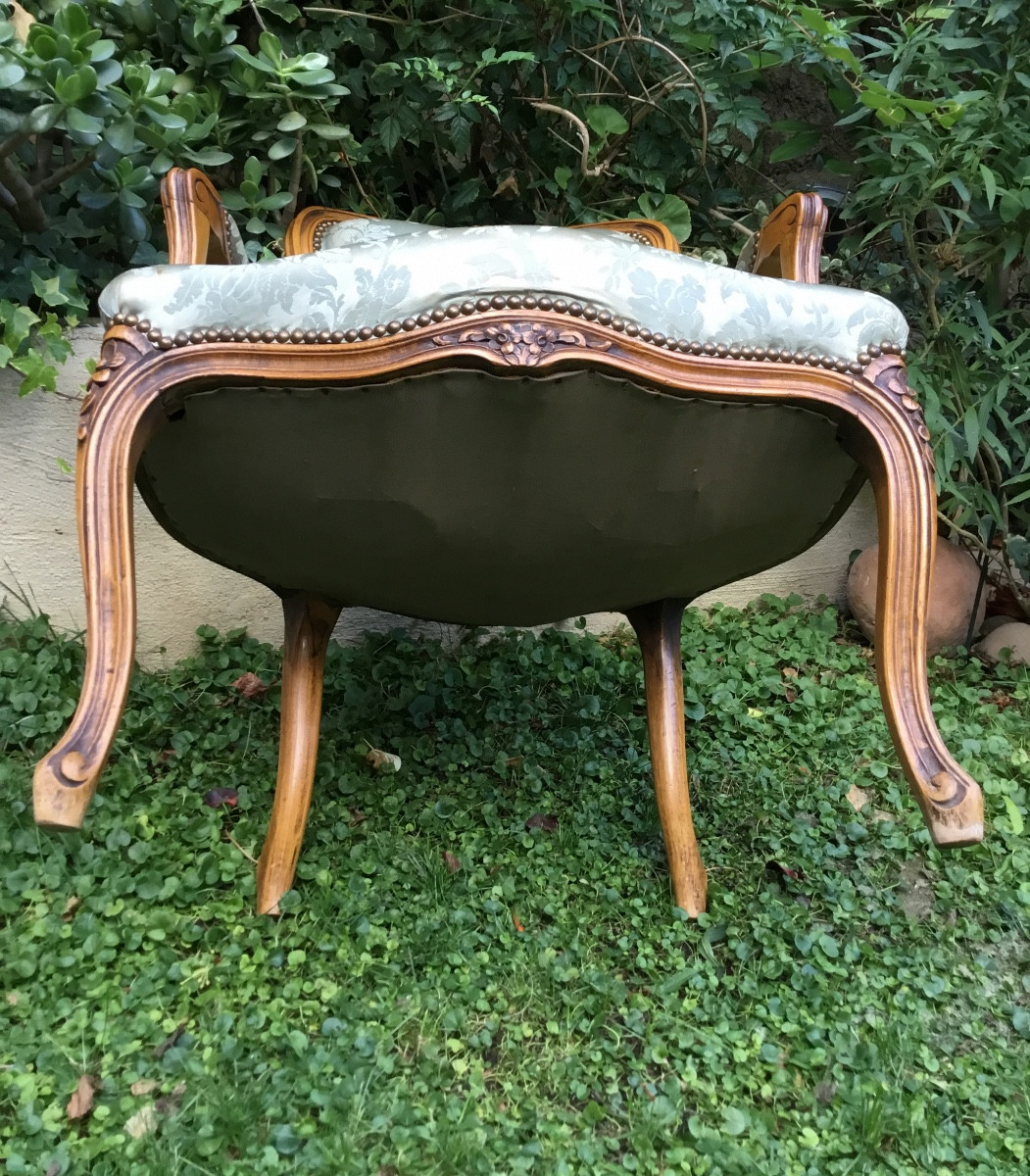 Paire de fauteuil cabriolets en hêtre mouluré et sculpté -photo-1