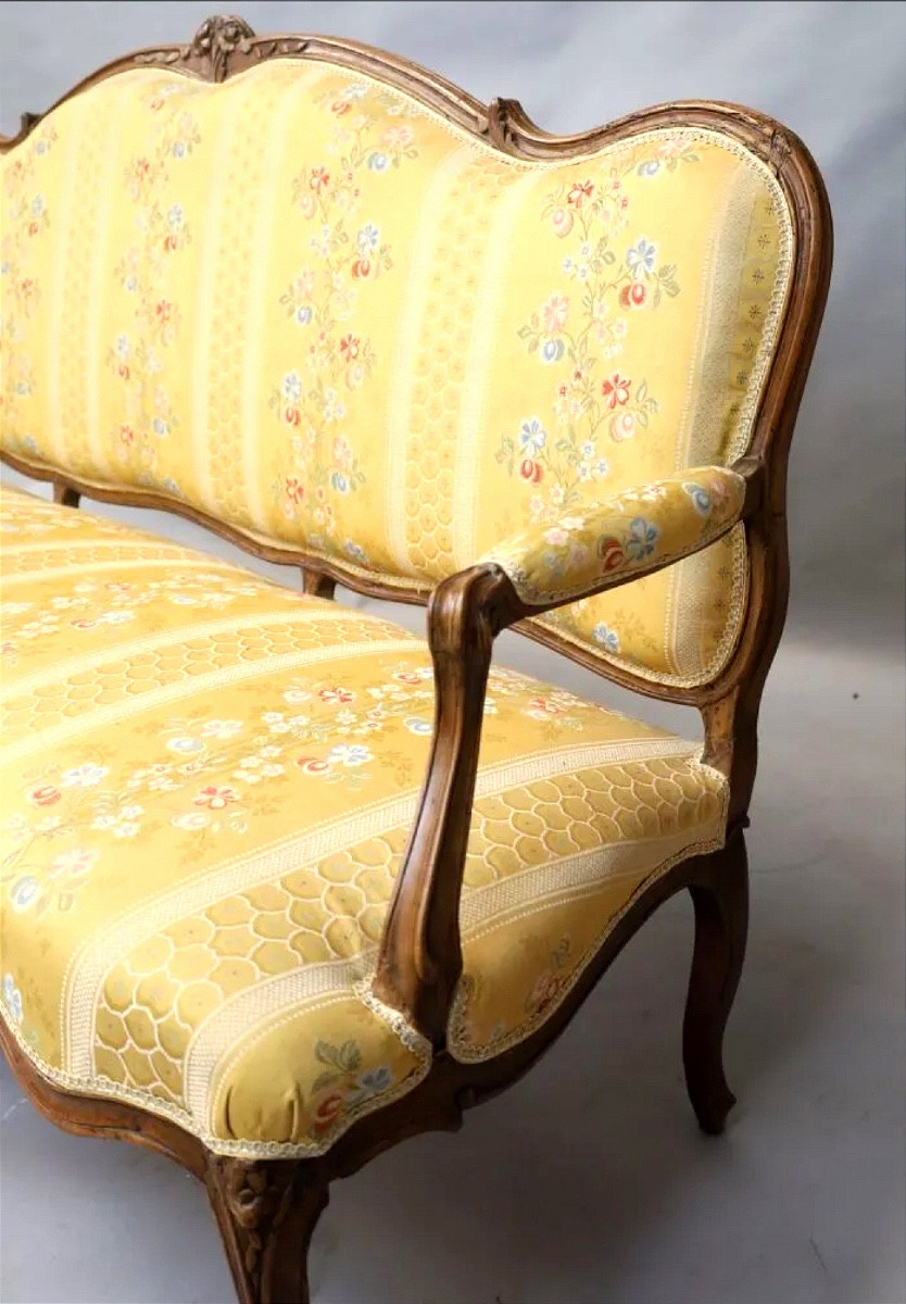 Canapé en bois naturel, mouluré et sculpté. Fin 18e début 19e.-photo-2