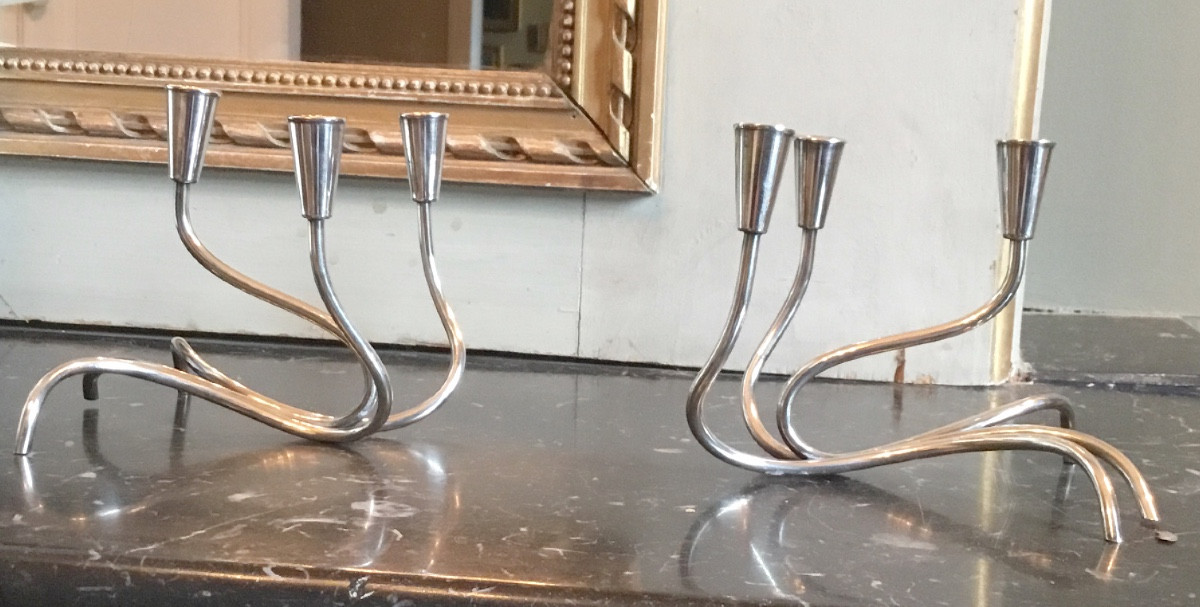 Carl Christiansen .Danemark vers 1950. paire de bougeoirs en métal argenté