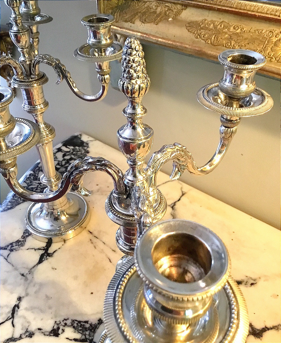 Paire de candélabres à trois bras de lumière en métal argenté-photo-3