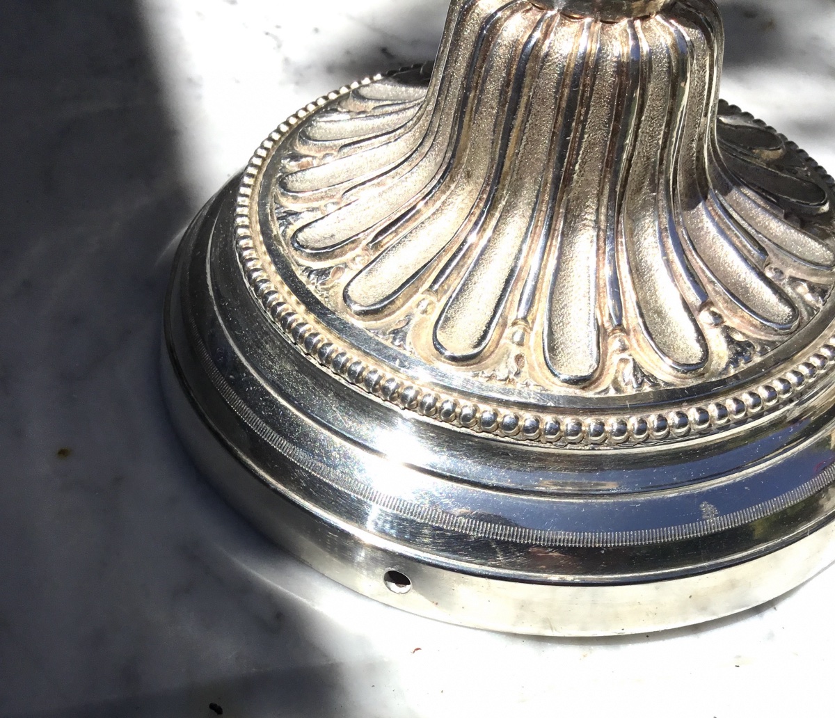 Paire de candélabres en metal argenté à trois bras de lumière-photo-3