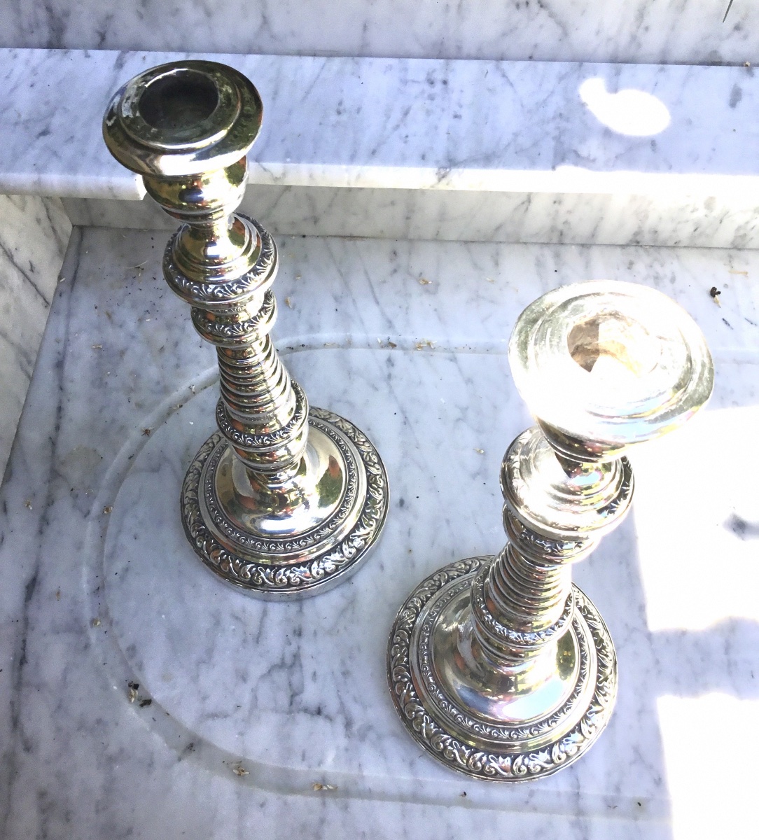 Pair Of Silver-plated Metal Candlesticks, Weighted, With Fluted Shafts And Decorated With Floral Friezes-photo-3