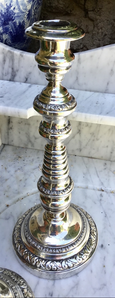 Pair Of Silver-plated Metal Candlesticks, Weighted, With Fluted Shafts And Decorated With Floral Friezes-photo-4