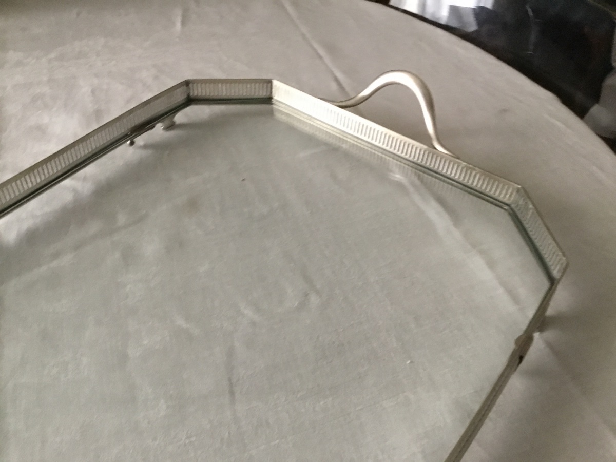 Large Tray With A Rim, Made Of Silver-plated Metal And Featuring A Glass Bottom