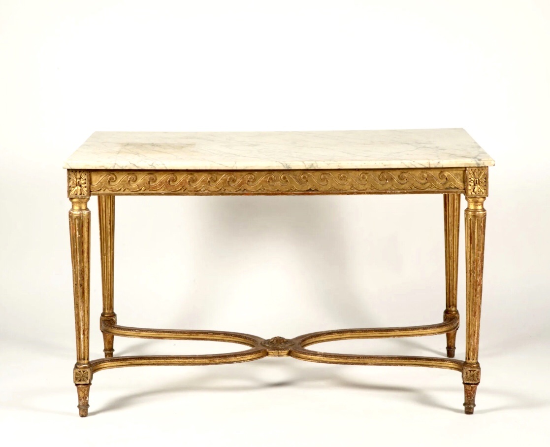 Table de milieu en bois doré et sculpté de style Louis XVI -photo-2