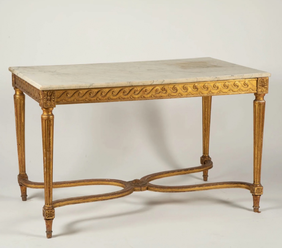 Table de milieu en bois doré et sculpté de style Louis XVI -photo-3