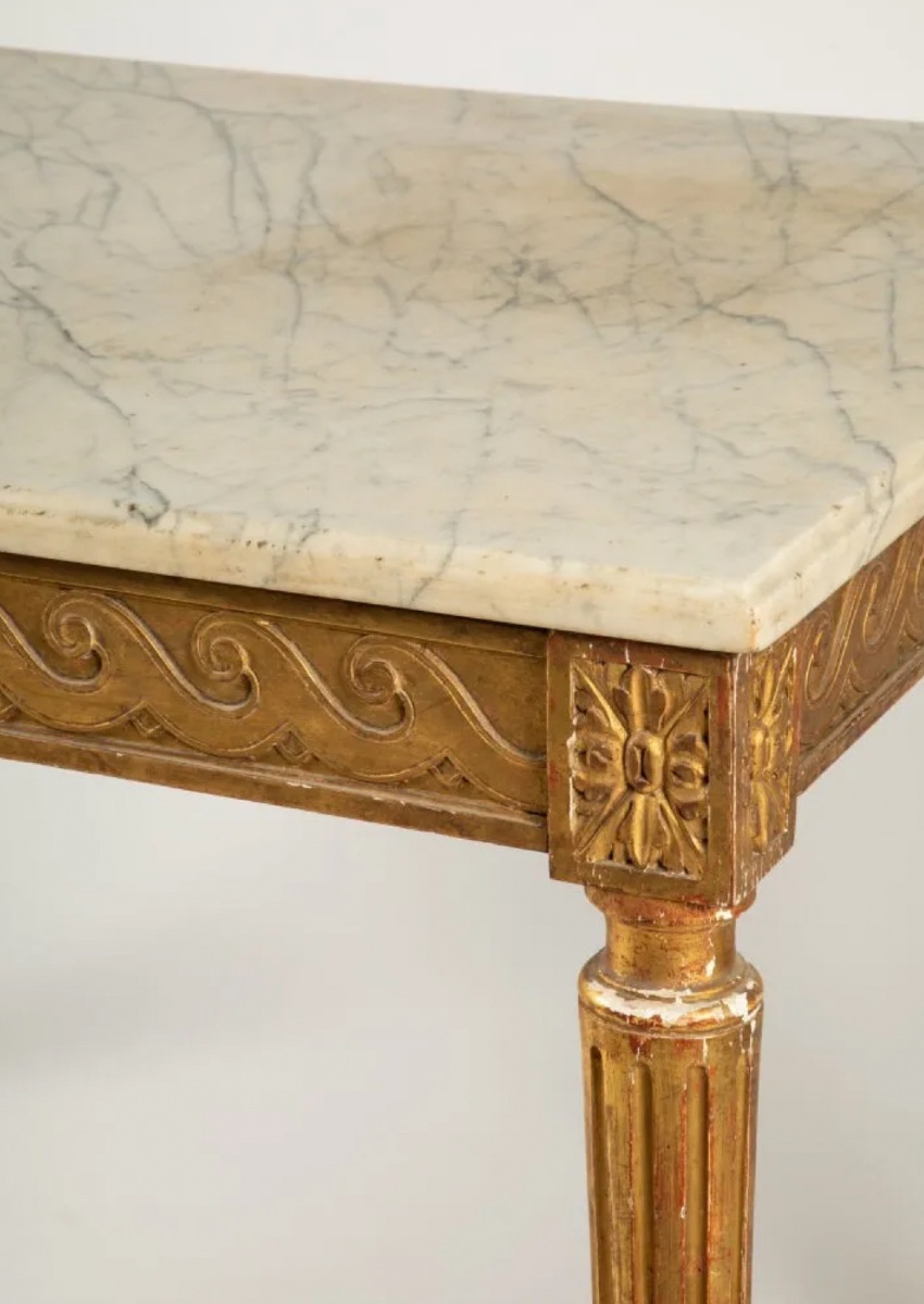 Table de milieu en bois doré et sculpté de style Louis XVI -photo-4