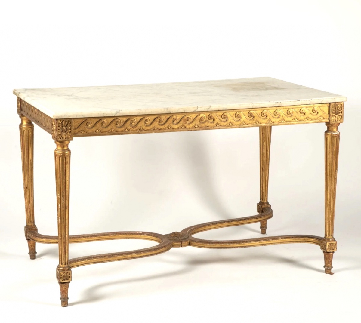 Table de milieu en bois doré et sculpté de style Louis XVI 