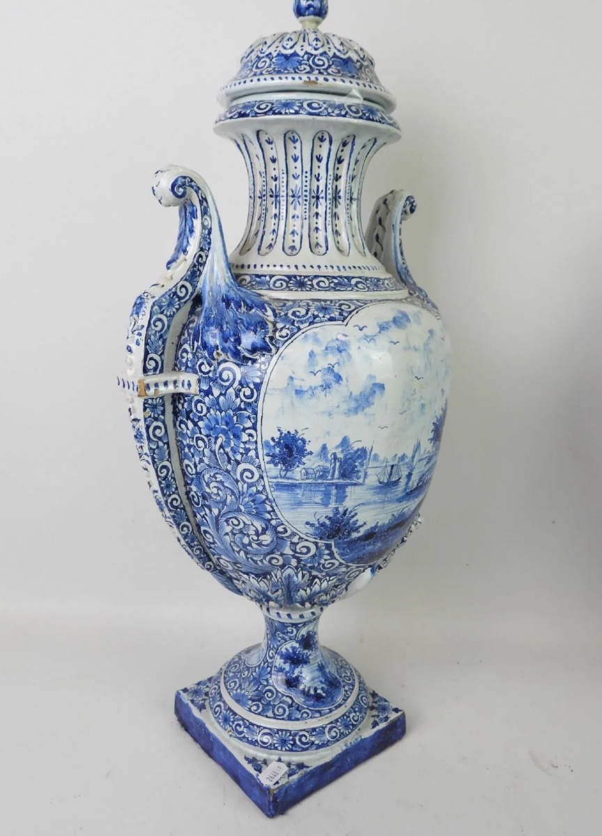Delft. Pair Of Footed Earthenware Vases-photo-1