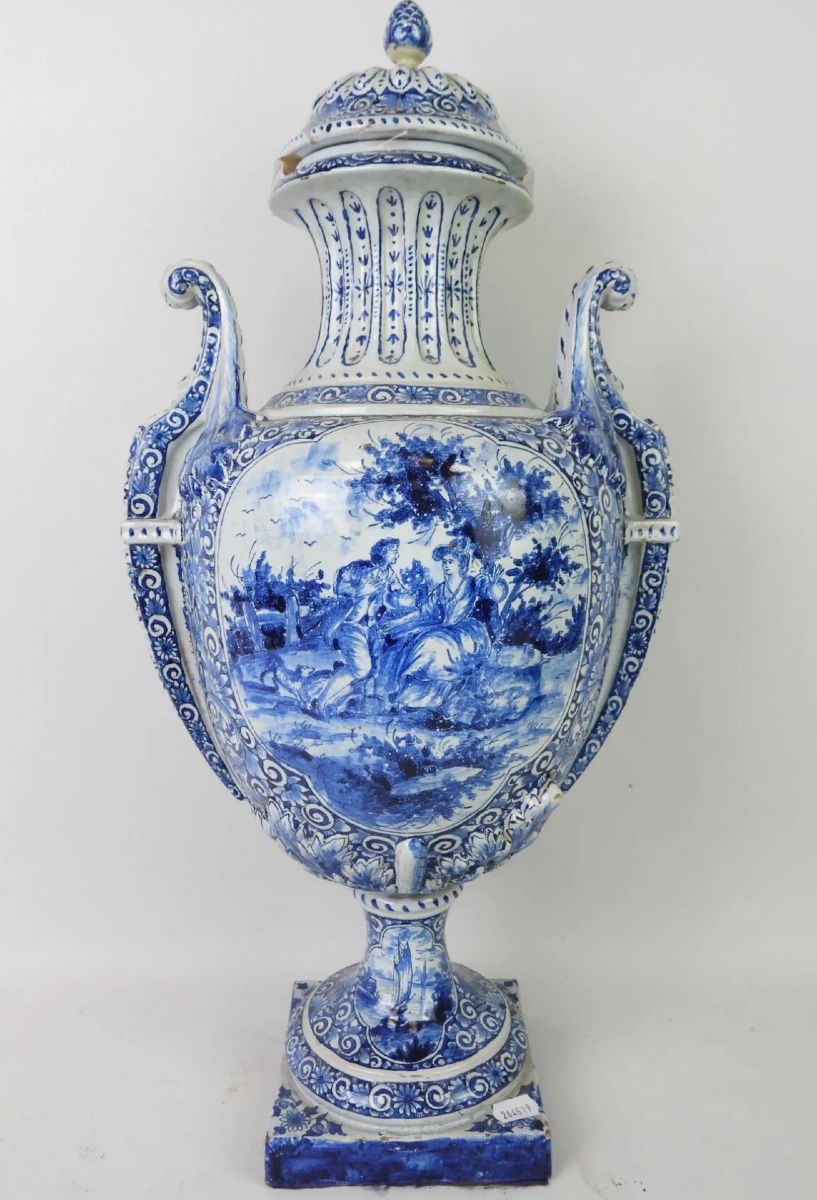 Delft. Pair Of Footed Earthenware Vases-photo-4