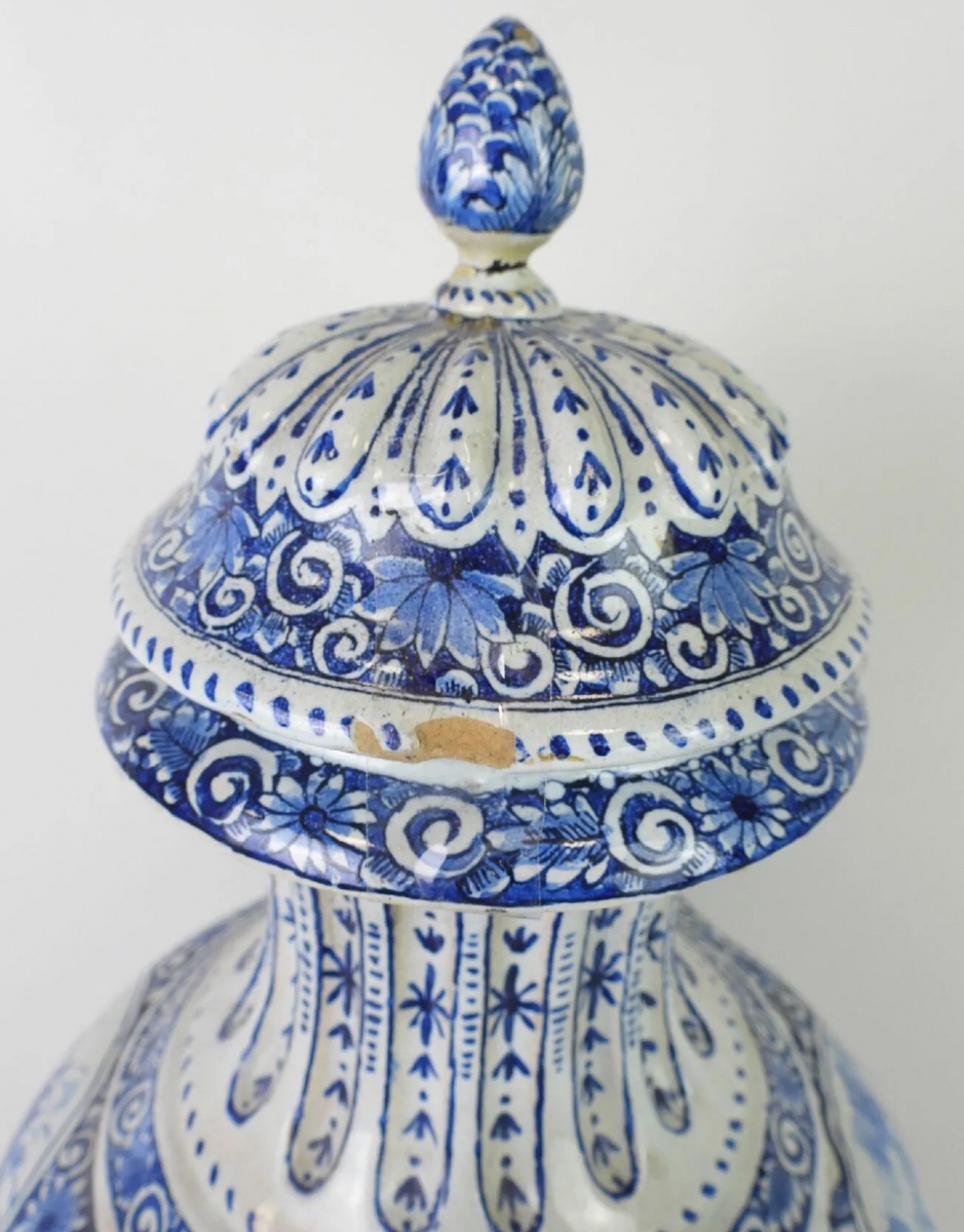 Delft. Pair Of Footed Earthenware Vases-photo-5