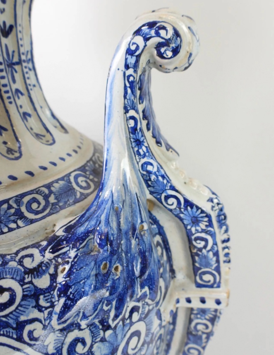 Delft. Pair Of Footed Earthenware Vases-photo-6
