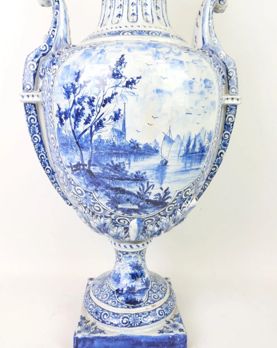 Delft. Pair Of Footed Earthenware Vases-photo-7