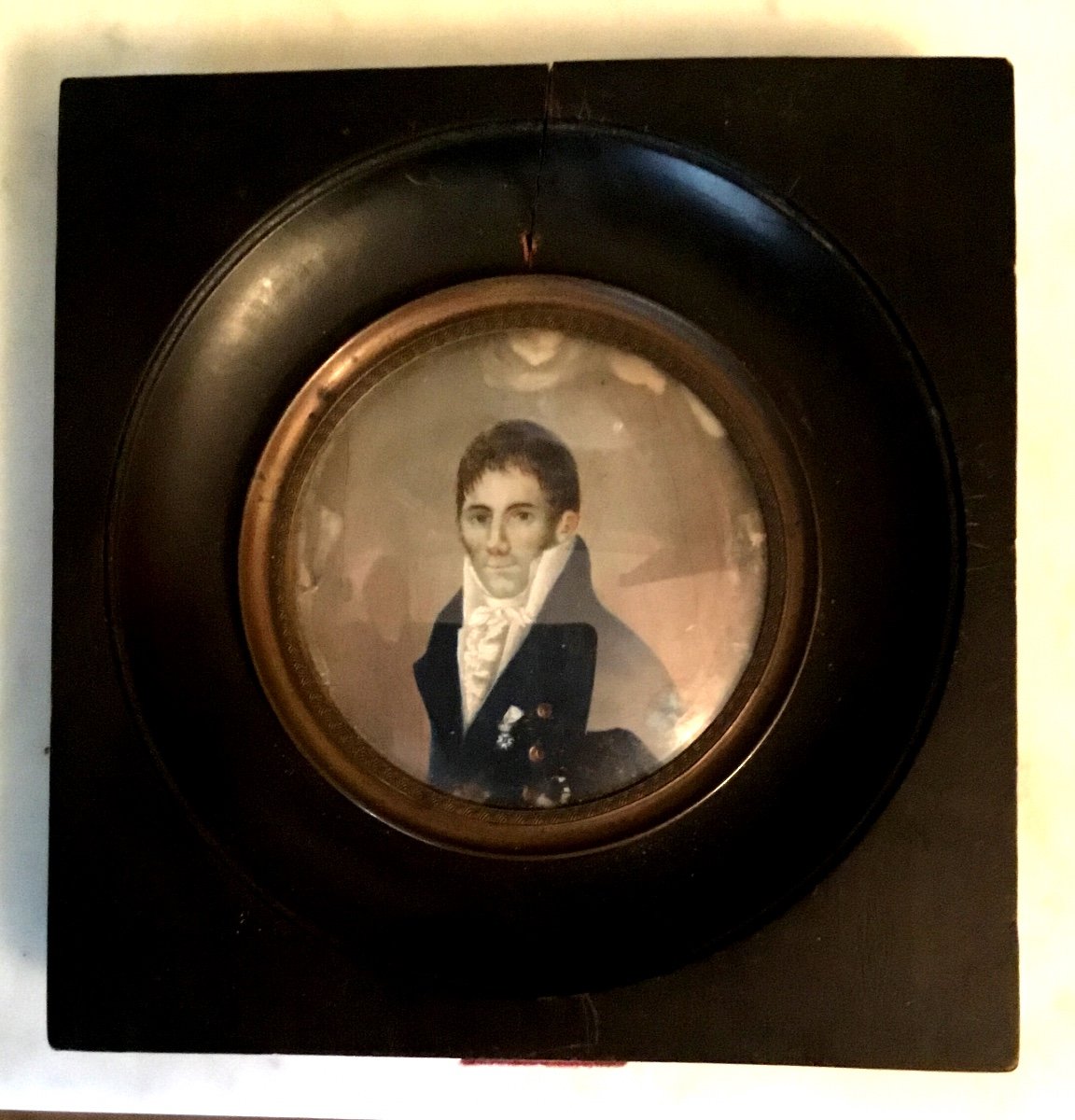 Miniature Sur Ivoire Représentant Un Jeune Homme Médaillé entre 1814 et 1824-photo-2