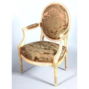 Louis XVI Style Medallion Armchair In Cream Lacquered Wood