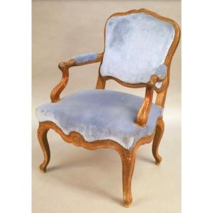 Epoque régence.fauteuil à dossier plat en bois fruitier mouluré et sculpté 