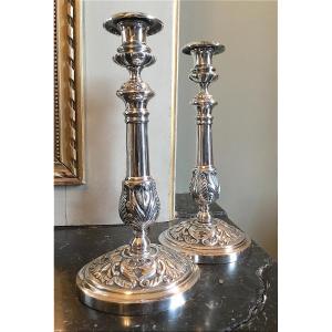 Paire de flambeaux en métal argenté 
