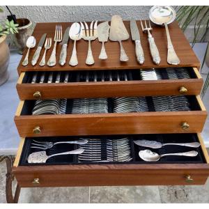 Ménagère en coffret de style art nouveau en métal argenté de 78 pièces