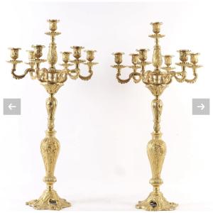 Paire de candélabres, de style Louis XV, en bronze doré à sept bras de lumières