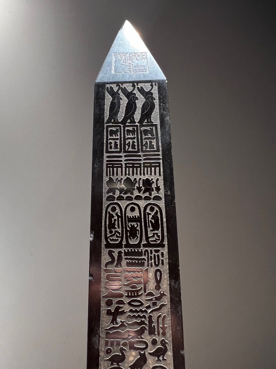 Obelisque En Marbre Noir Belge, Décor D’ Hiéroglyphes, Objet Du Grand-tour, Italie Vers 1830.-photo-3