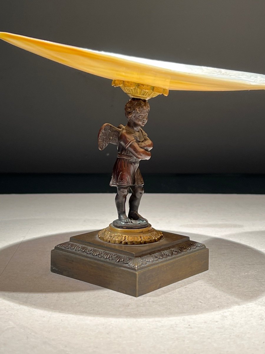 Coupe En Nacre, Bronze Doré Et Patiné, Soutenu D’un Angelot, France, époque Charles X, 1825.